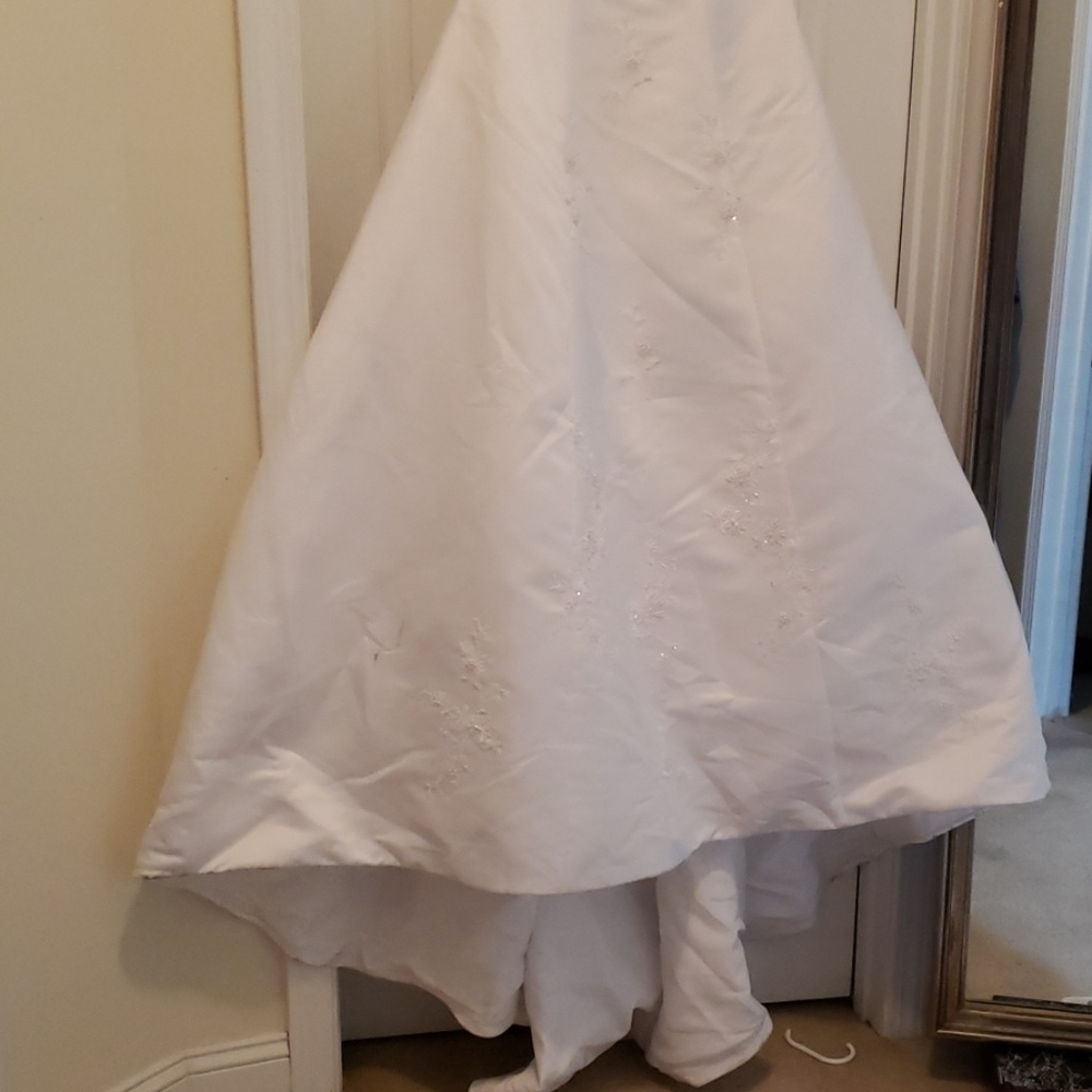 Wedding dress - Picture 6 of 8